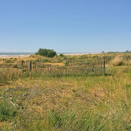 Relaxing Seaside Flat In A Modern *