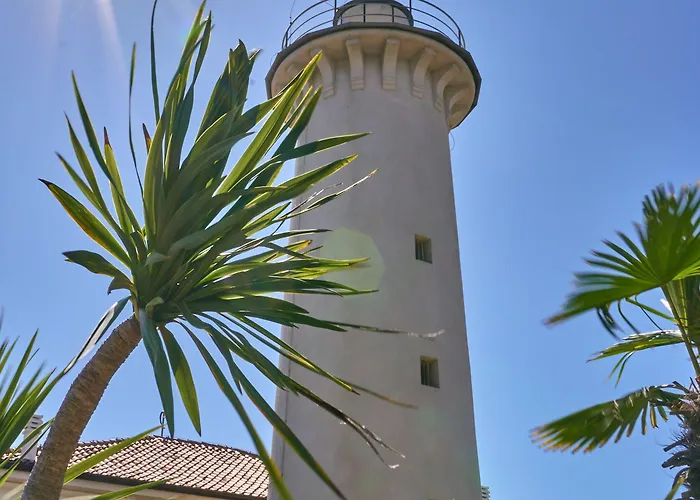 Relaxing Seaside Flat In A Modern *